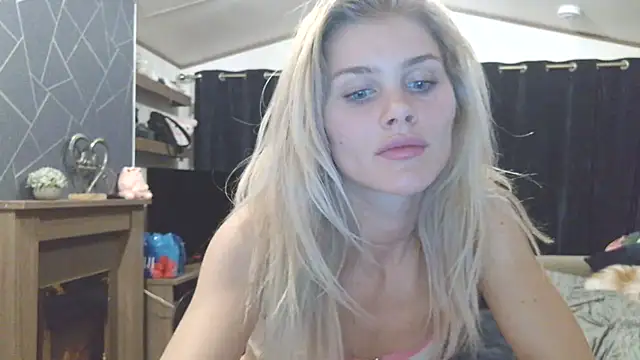 English Teen Evelyn online show from 01.25.25