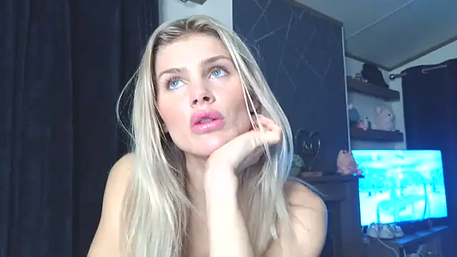 English Teen Evelyn online show from 02.02.25