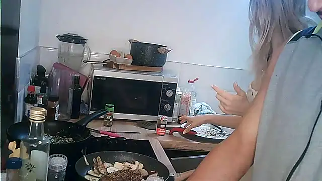English Teen Evelyn online show from 03.14.25