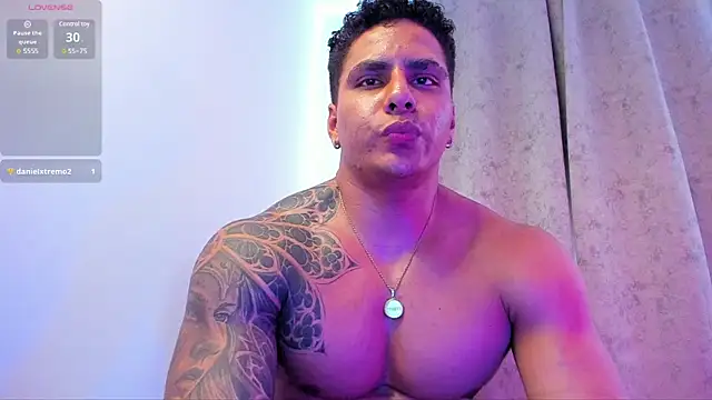 Snapshot of Maximoscott chatting on 01.27.25 Maximoscott online show from 01.27.25