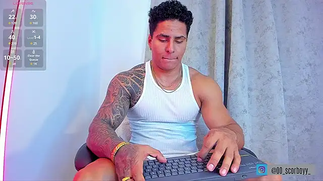 Snapshot of Maximoscott chatting on 02.05.25 Maximoscott online show from 02.05.25