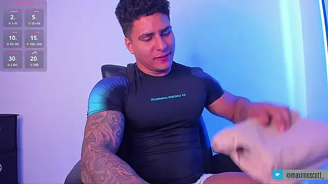 Snapshot of Maximoscott chatting on 02.18.25 Maximoscott online show from 02.18.25