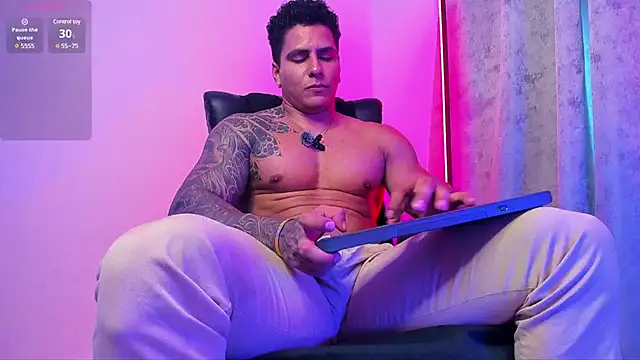 Snapshot of Maximoscott chatting on 02.27.25 Maximoscott online show from 02.27.25