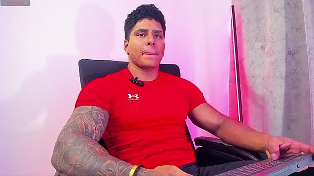 Snapshot of Maximoscott chatting on 02.28.25 Maximoscott online show from 02.28.25