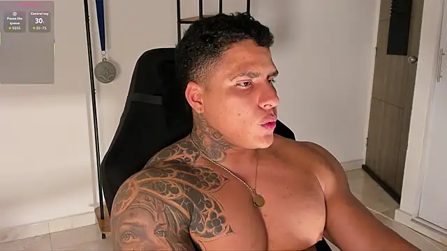 Snapshot of Maximoscott chatting on 09.15.25 Maximoscott online show from 09.15.25