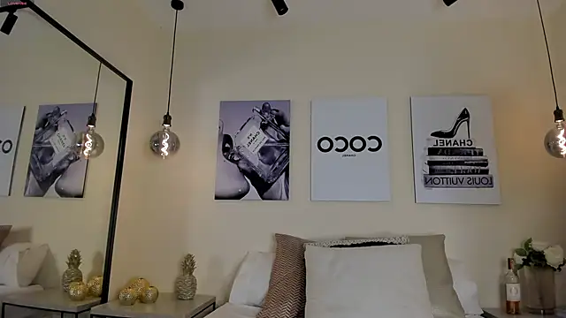 Snapshot of Blue_Angell chatting on 10.02.25 Blue Angell online show from 10.02.25