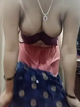 Snapshot of karishma_kappur chatting on 11.08.25 karishma kappur online show from 11.08.25