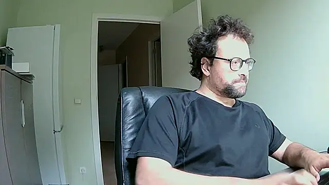 Snapshot of littlehairyman chatting on 09.30.25 littlehairyman online show from 09.30.25