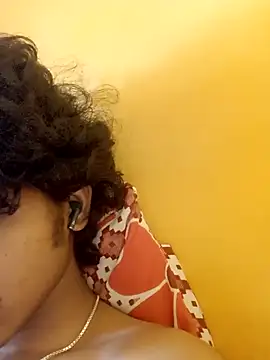 Snapshot of CosmicEmuu chatting on 02.14.25 CosmicEmuu online show from 02.14.25