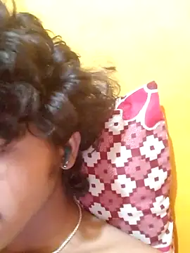 Snapshot of CosmicEmuu chatting on 02.17.25 CosmicEmuu online show from 02.17.25