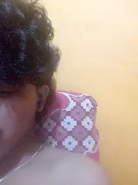 Snapshot of CosmicEmuu chatting on 10.14.25 CosmicEmuu online show from 10.14.25