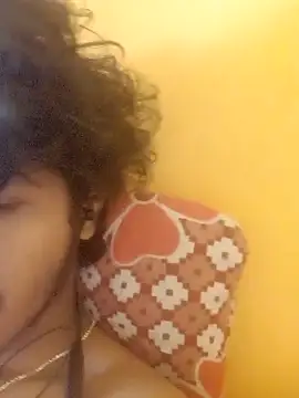 Snapshot of CosmicEmuu chatting on 03.15.26 CosmicEmuu online show from 03.15.26