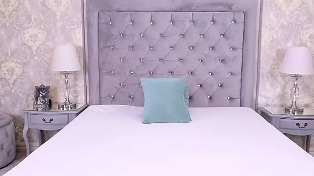 LexiRiley online show from 10.10.25