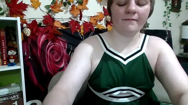 Snapshot of AverageRose chatting on 02.01.26 AverageRose online show from 02.01.26