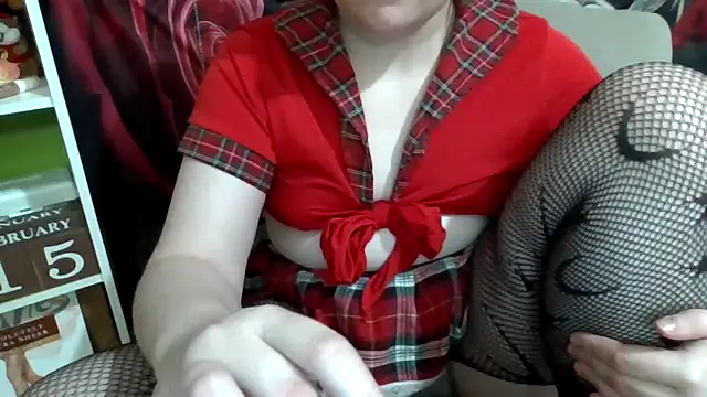 Snapshot of AverageRose chatting on 02.16.26 AverageRose online show from 02.16.26