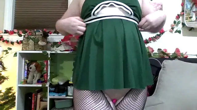 Snapshot of AverageRose chatting on 02.20.26 AverageRose online show from 02.20.26