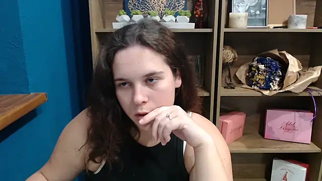 mini girly online show from 10.04.25