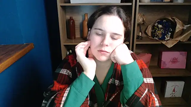 mini girly online show from 10.20.25