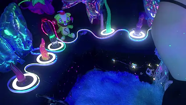 LaytonBox online show from 04.13.26