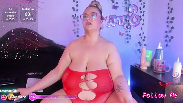 naughty curvy1  online show from 04.13.26