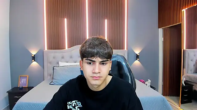 Tommy18   online show from 10.21.25