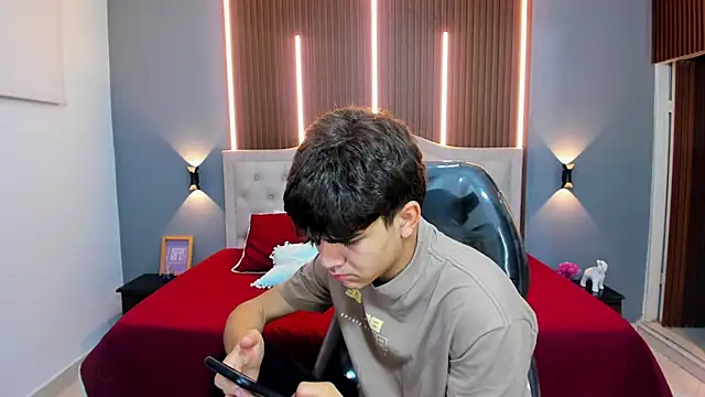 Tommy18   online show from 10.25.25