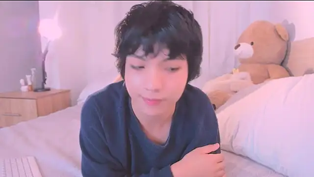 Snapshot of AllanYong18 chatting on 09.29.25 AllanYong18 online show from 09.29.25