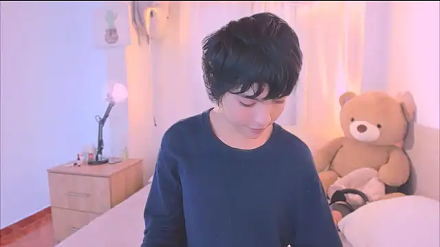 Snapshot of AllanYong18 chatting on 10.04.25 AllanYong18 online show from 10.04.25