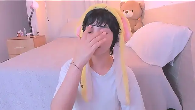 Snapshot of AllanYong18 chatting on 10.10.25 AllanYong18 online show from 10.10.25