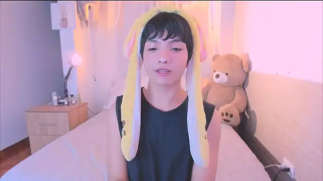 Snapshot of AllanYong18 chatting on 10.15.25 AllanYong18 online show from 10.15.25