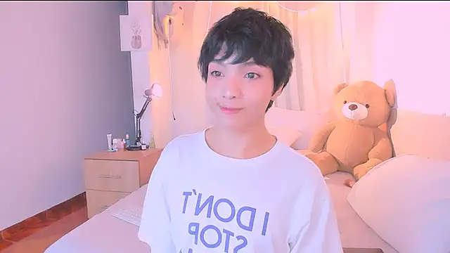 Snapshot of AllanYong18 chatting on 10.19.25 AllanYong18 online show from 10.19.25