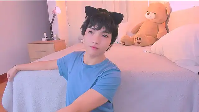 Snapshot of AllanYong18 chatting on 10.20.25 AllanYong18 online show from 10.20.25