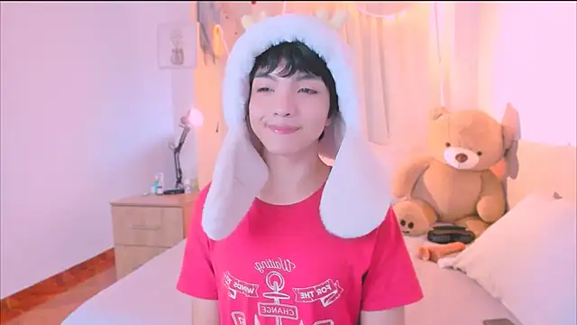 Snapshot of AllanYong18 chatting on 10.21.25 AllanYong18 online show from 10.21.25