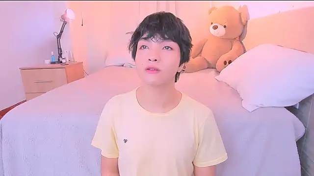 Snapshot of AllanYong18 chatting on 10.25.25 AllanYong18 online show from 10.25.25