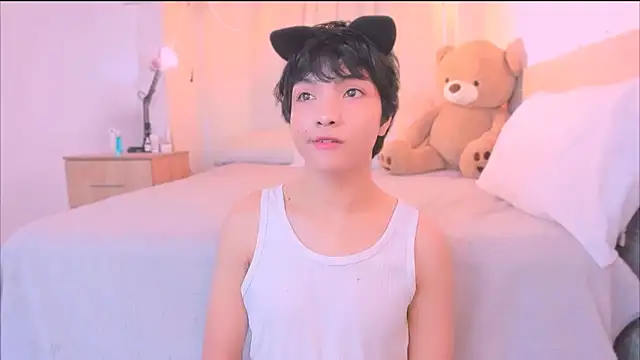 Snapshot of AllanYong18 chatting on 10.27.25 AllanYong18 online show from 10.27.25