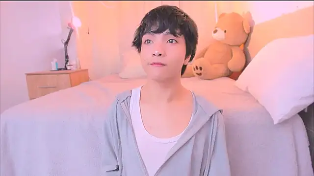 Snapshot of AllanYong18 chatting on 10.28.25 AllanYong18 online show from 10.28.25