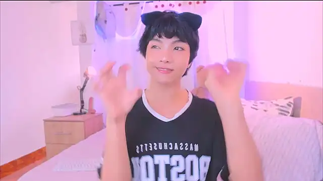 Snapshot of AllanYong18 chatting on 11.02.25 AllanYong18 online show from 11.02.25