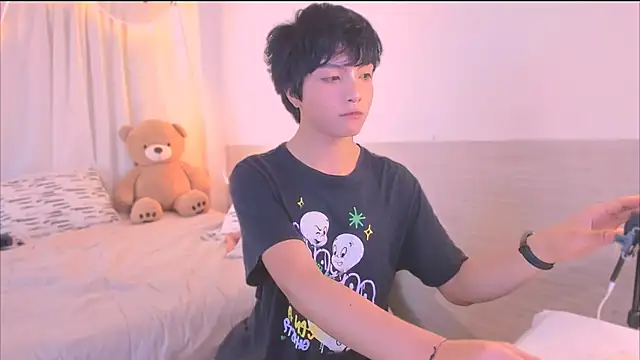 Snapshot of AllanYong18 chatting on 11.04.25 AllanYong18 online show from 11.04.25