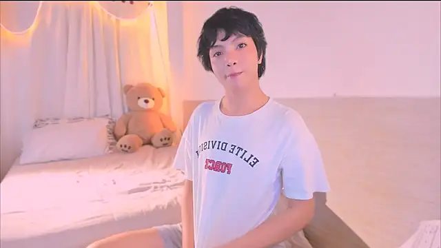 Snapshot of AllanYong18 chatting on 11.12.25 AllanYong18 online show from 11.12.25