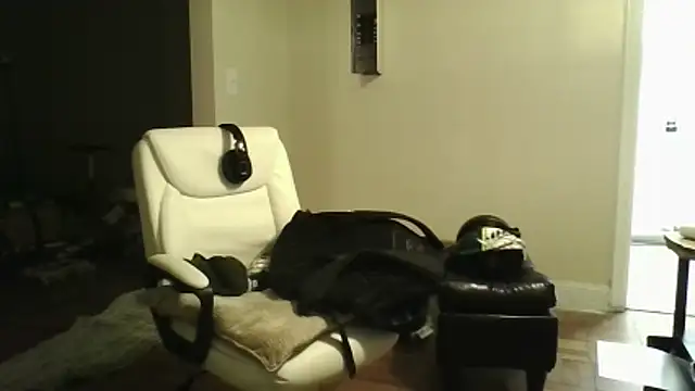 Snapshot of MrDaddyBbSnake chatting on 11.17.25 MrDaddyBbSnake online show from 11.17.25