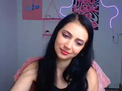 Snapshot of Amalia_amor chatting on 10.12.25 Amalia amor online show from 10.12.25