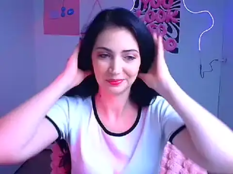 Snapshot of Amalia_amor chatting on 10.16.25 Amalia amor online show from 10.16.25