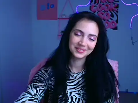 Snapshot of Amalia_amor chatting on 10.18.25 Amalia amor online show from 10.18.25