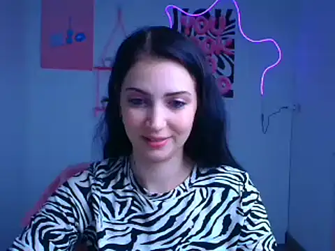 Snapshot of Amalia_amor chatting on 10.21.25 Amalia amor online show from 10.21.25