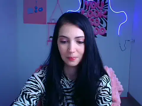 Snapshot of Amalia_amor chatting on 10.29.25 Amalia amor online show from 10.29.25