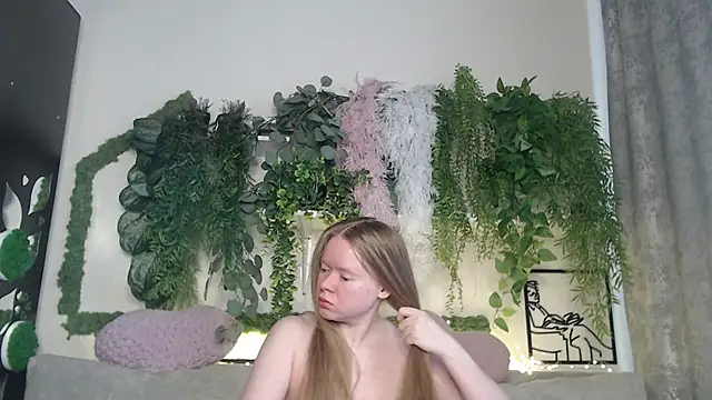 Snapshot of scyrim2 chatting on 02.10.25 scyrim2 online show from 02.10.25