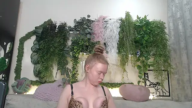 Snapshot of scyrim2 chatting on 02.20.25 scyrim2 online show from 02.20.25