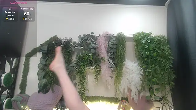 Snapshot of scyrim2 chatting on 09.30.25 scyrim2 online show from 09.30.25