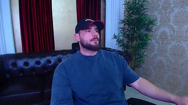 Snapshot of AdamJamesonn chatting on 11.08.25 AdamJamesonn online show from 11.08.25