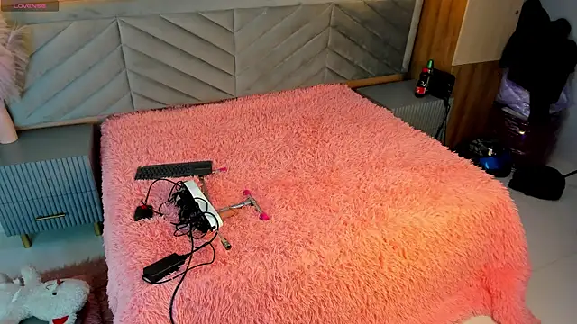 chelsea bolton  online show from 12.17.25